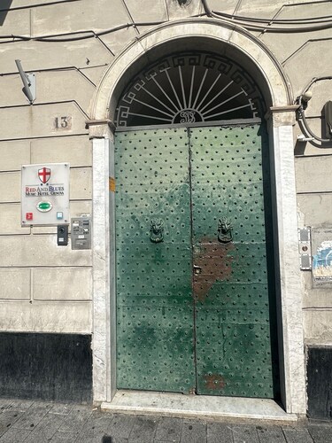 RED AND BLUES MUSIC HOTEL GENOVA