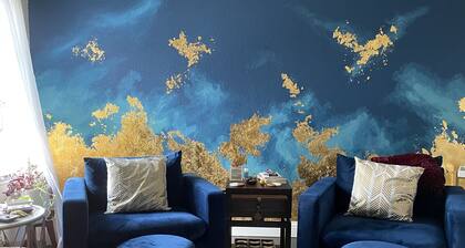 Quiet and Cozy Room and FULL access to Meditation Room and Healing Center.