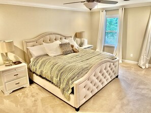 4 habitaciones, tabla de planchar con plancha y cuna de viaje 