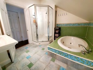Combined shower/tub, hair dryer, towels - Spacious|Full Kitchen|Firepit|Office (Alpena)