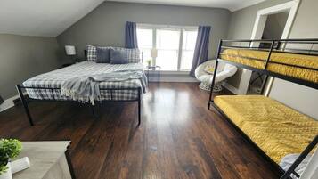 3 bedrooms, iron/ironing board, WiFi, bed sheets