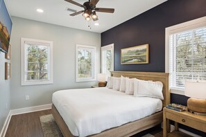 舒適加層、獨特裝潢、布置獨特、熨斗/熨衣板