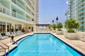 Pool - Splendid Unit with Parking in Brickell Miami (Miami)