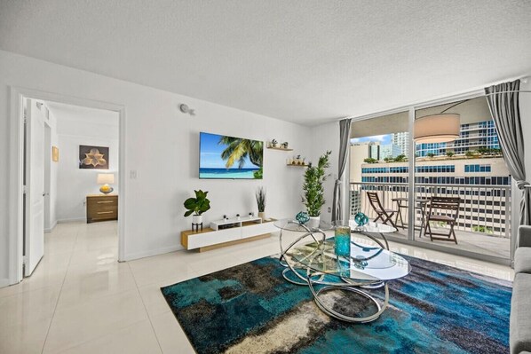 TV - Splendid Unit with Parking in Brickell Miami (Miami)