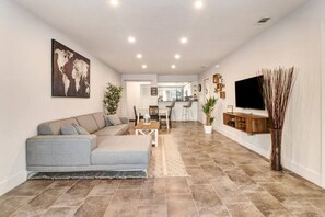 TV - Amazing Peaceful Getaway (Wesley Chapel)