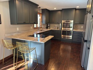 Fridge, microwave, oven, stovetop - Private River Cabin (Somerset)