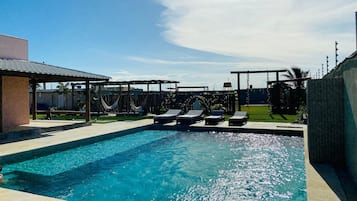 Vila | Piscina | Piscina interna, piscina externa