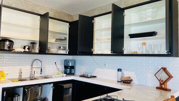 Villa | Private kitchen | Full-size fridge, microwave, oven, stovetop