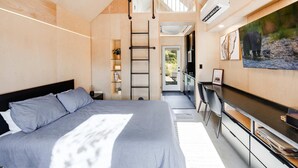 Kabin, Beberapa Tempat Tidur (Bunkies- The Hold)