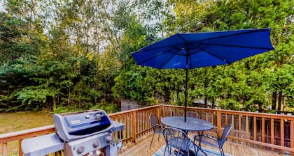 Cottage in the middle of Acadia with great deck - near trails, town & beaches
