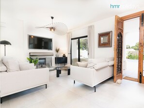 Fernseher, Kamin