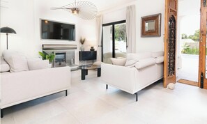 TV, fireplace - Villa Milana • Sea views & Beach vibes (Moraira)
