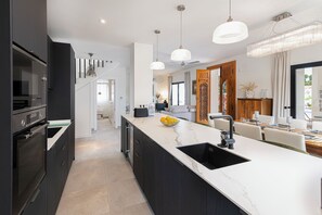 Køleskab, mikrobølgeovn, ovn, opvaskemaskine