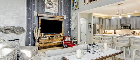 TV, fireplace