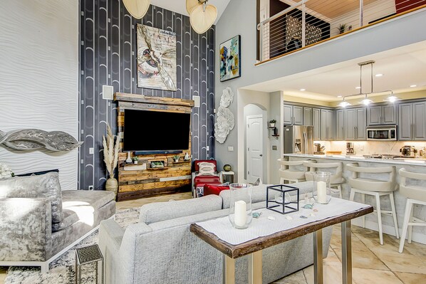 TV, fireplace