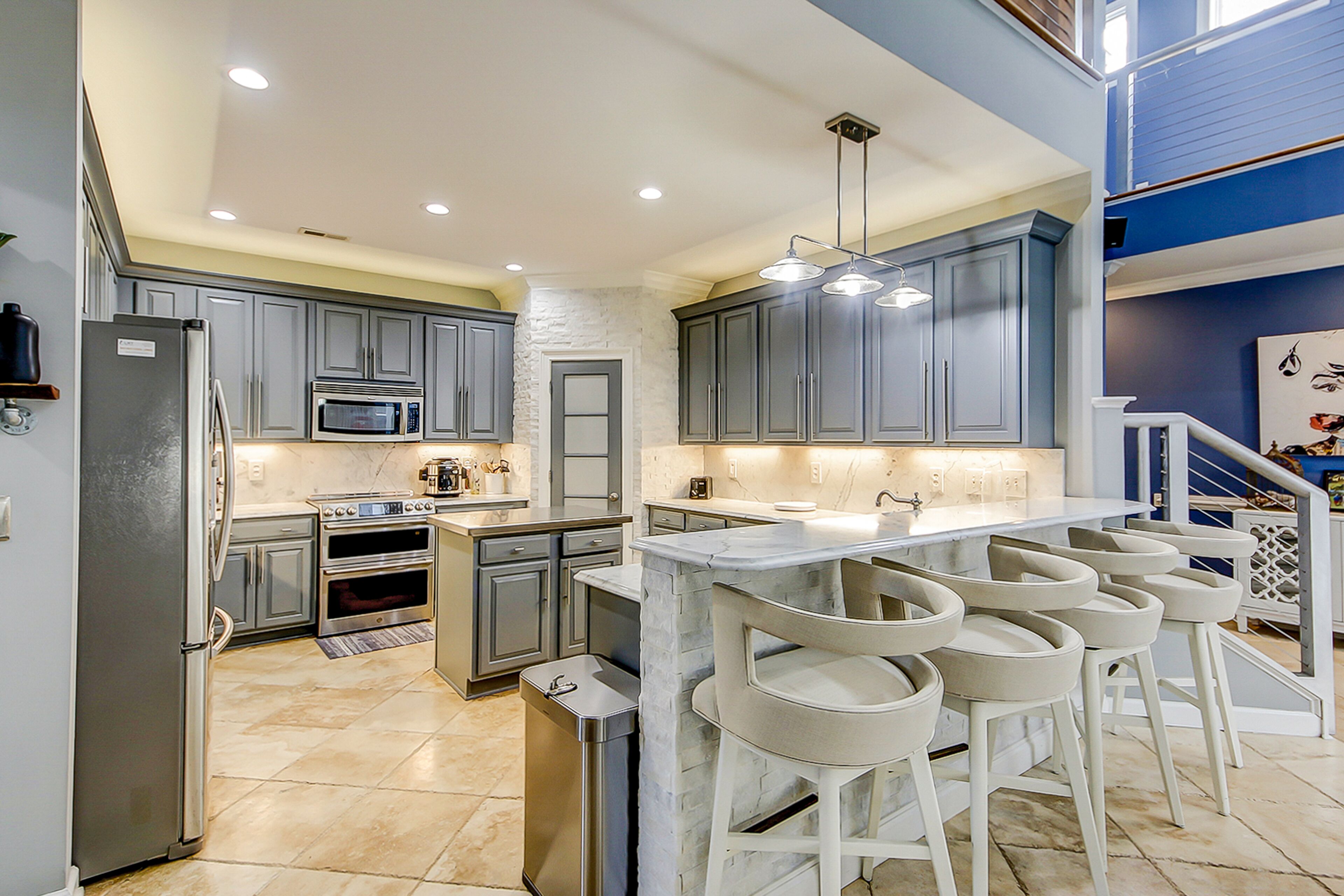 Kjøleskap, mikrobølgeovn, ovn og kokeplater