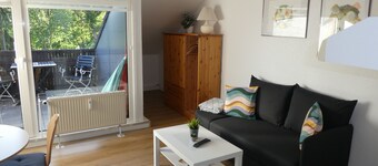 Idyllic location on the Wennsee and 10 min walk to the beach with beautiful garden.