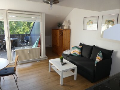 Idyllic location on the Wennsee and 10 min walk to the beach with beautiful garden.