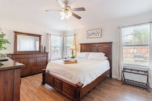 4 bedrooms, desk, iron/ironing board, free WiFi