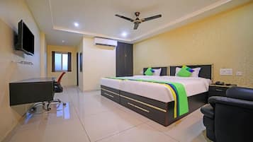 Deluxe Twin Room | Pillow-top beds, desk, laptop workspace, free WiFi