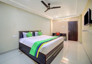 Pillow-top beds, desk, laptop workspace, free WiFi - Staro Hotel - Hotel In Vijayawada (Vijayawada)