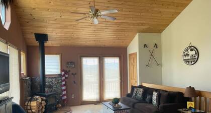 Stunning Secluded Mtn Getaway, Picturesque Views