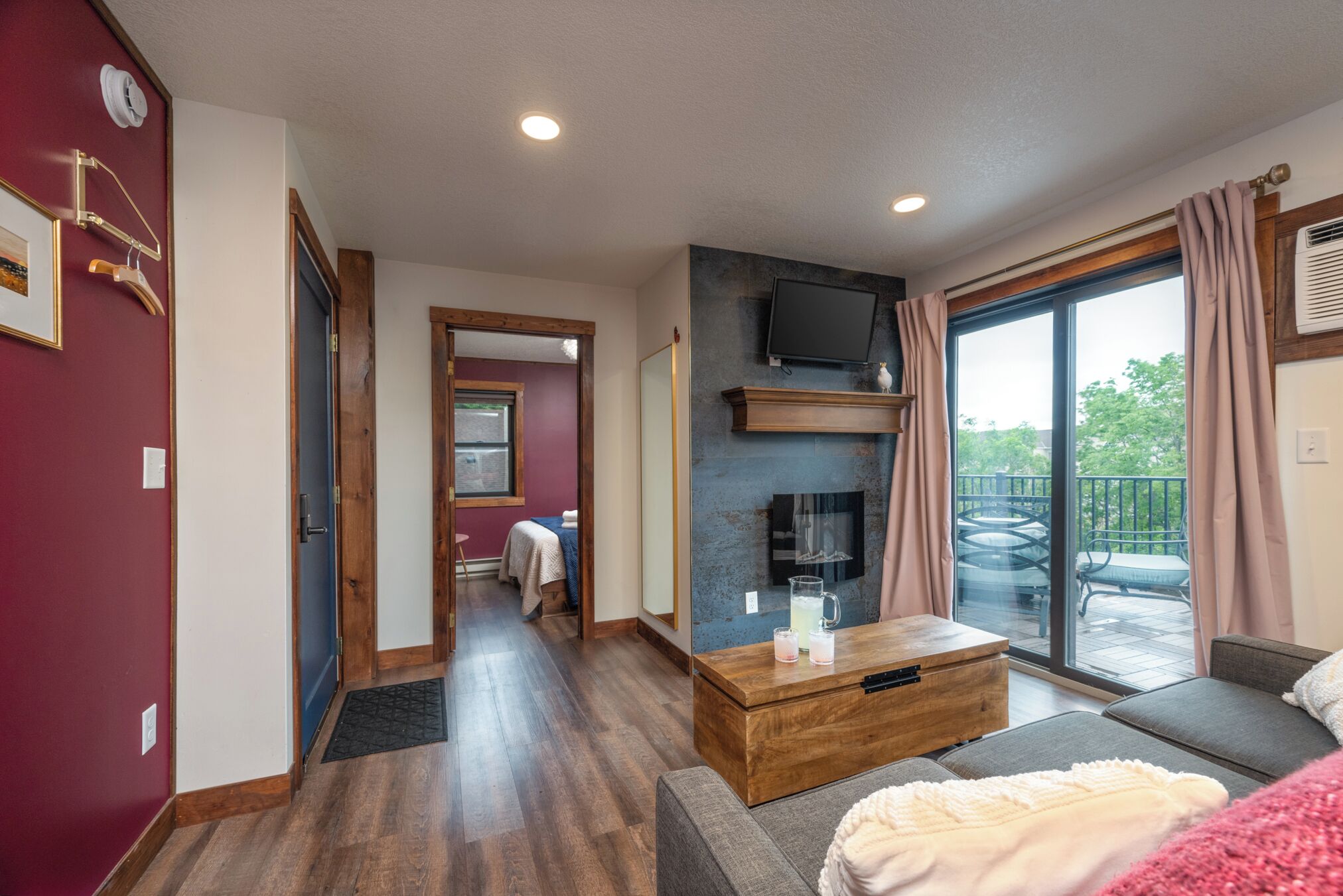 8 bedrooms, desk, iron/ironing board, free WiFi