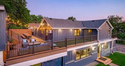 Rooftop Patio | Downtown Views | Walk Downtown
