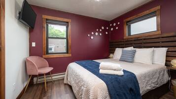1 bedroom, desk, iron/ironing board, WiFi