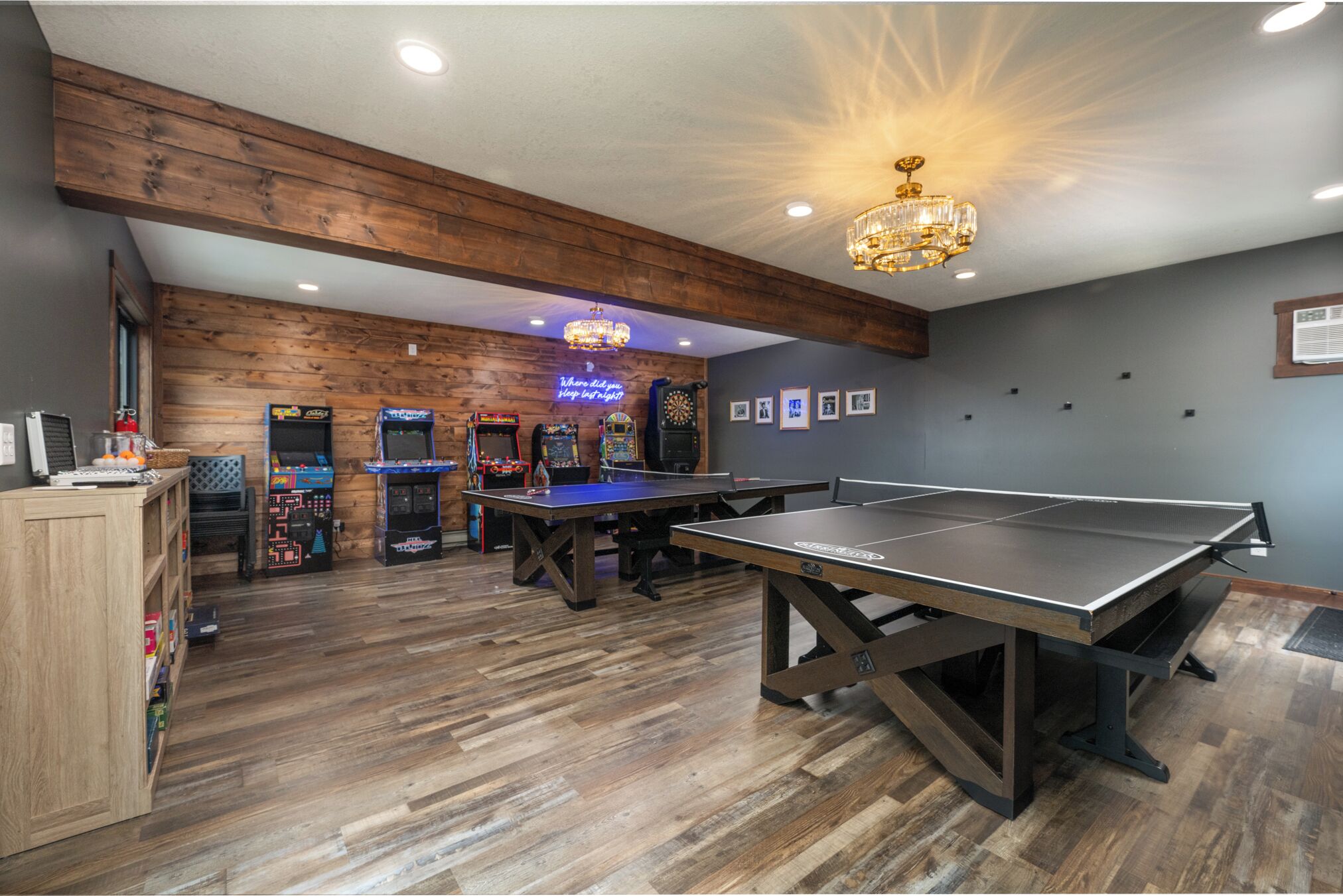 Level up your stay in our clubhouse: 6 arcade machines, pro darts, kids’ games, cards, and convertible ping pong/dining tables. A go-to space for family fun or focused off-sites—The Cove regularly hosts corporate groups, team retreats, and celebrations.