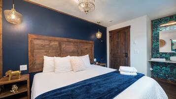 3 habitaciones, tabla de planchar con plancha, wifi y ropa de cama