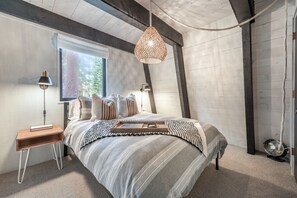 4 bedrooms, desk, iron/ironing board, travel crib