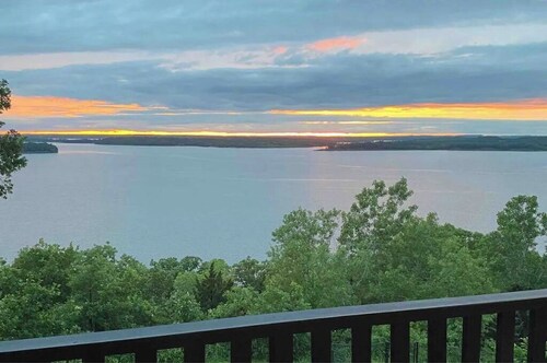 Waterfront House at Keystone Lake (Sauna & More)