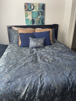 2 habitaciones, tabla de planchar con plancha, wifi y ropa de cama 