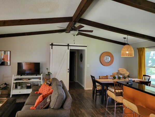 Smart TV, DVD player, books, stereo