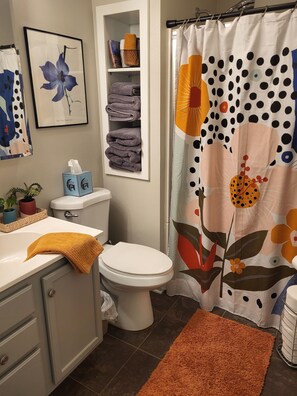 Combined shower/bathtub, hair dryer, towels, soap