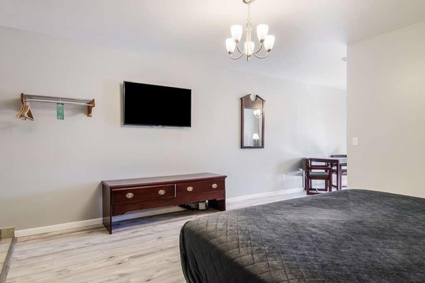 Spacious Unit with a King Sized Bed