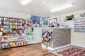 Gift shop - Relax and Unwind in GuestHouse Montesano! Free Parking, Pet-friendly Property (Montesano)