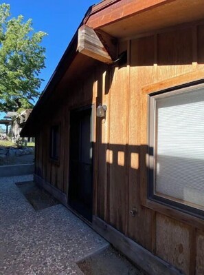 Exterior - Cozy Cabin (Genoa)