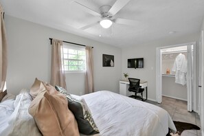 2 bedrooms, desk, iron/ironing board, free WiFi