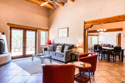 Mountain-view home with private hot tub, enclosed yard, washer/dryer, patio