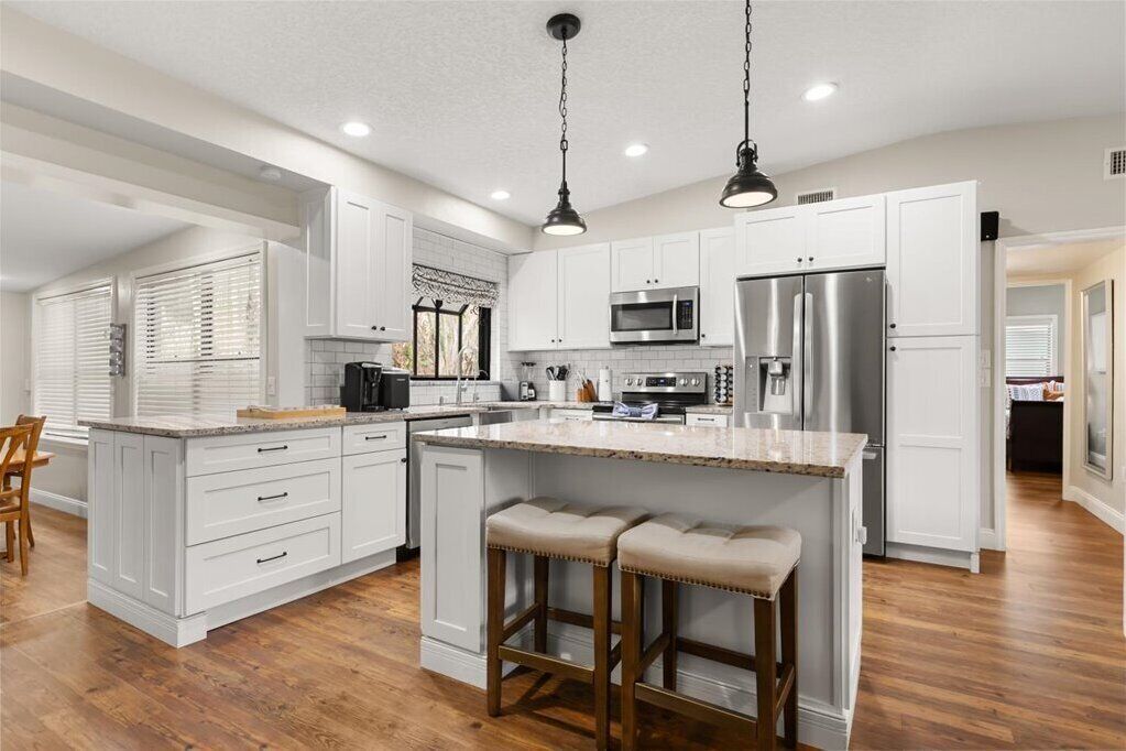 Fridge, oven, stovetop, dishwasher