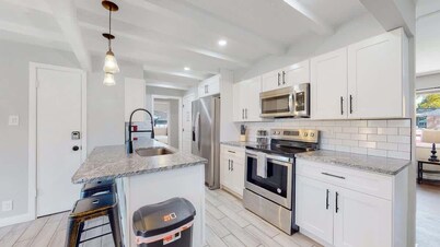 Stunning Upper Home with King Beds & Yard