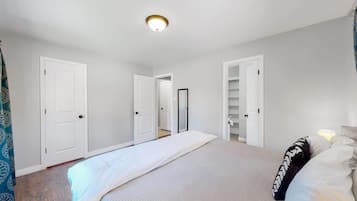 3 habitaciones, tabla de planchar con plancha, cuna de viaje y wifi
