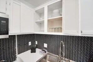 Interior - Modern retreat near Downtown Houston, TX, with king beds, pets are welcome.
(Houston)