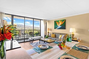 Dining - 12Fl Renovated, Mountain View, Near Beach, Parking (Honolulu)