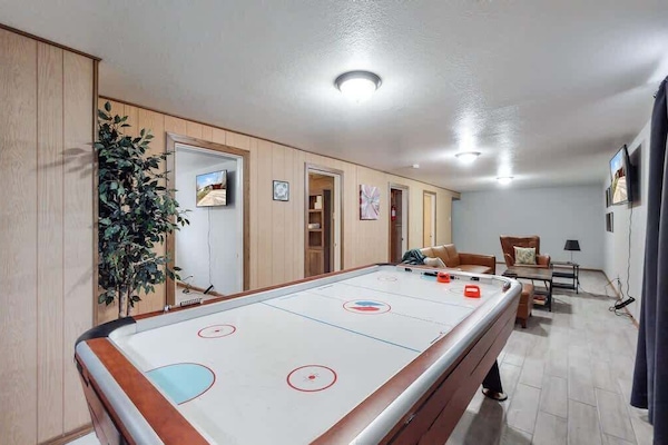 Fun air hockey table