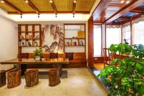 Interior - Shanhai Coffee Inn (Zhangjiajie)