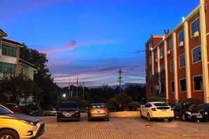 Unclassified image, 4 of 28, button - Hongfurong Hotel (Anlong)