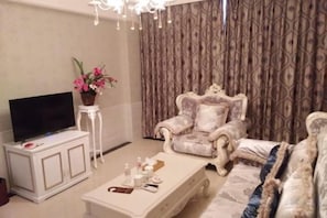 Unclassified image, 2 of 28, button - Hongfurong Hotel (Anlong)